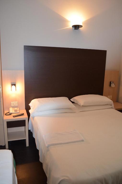 Hotel Aiglon Ρίμινι Δωμάτιο φωτογραφία