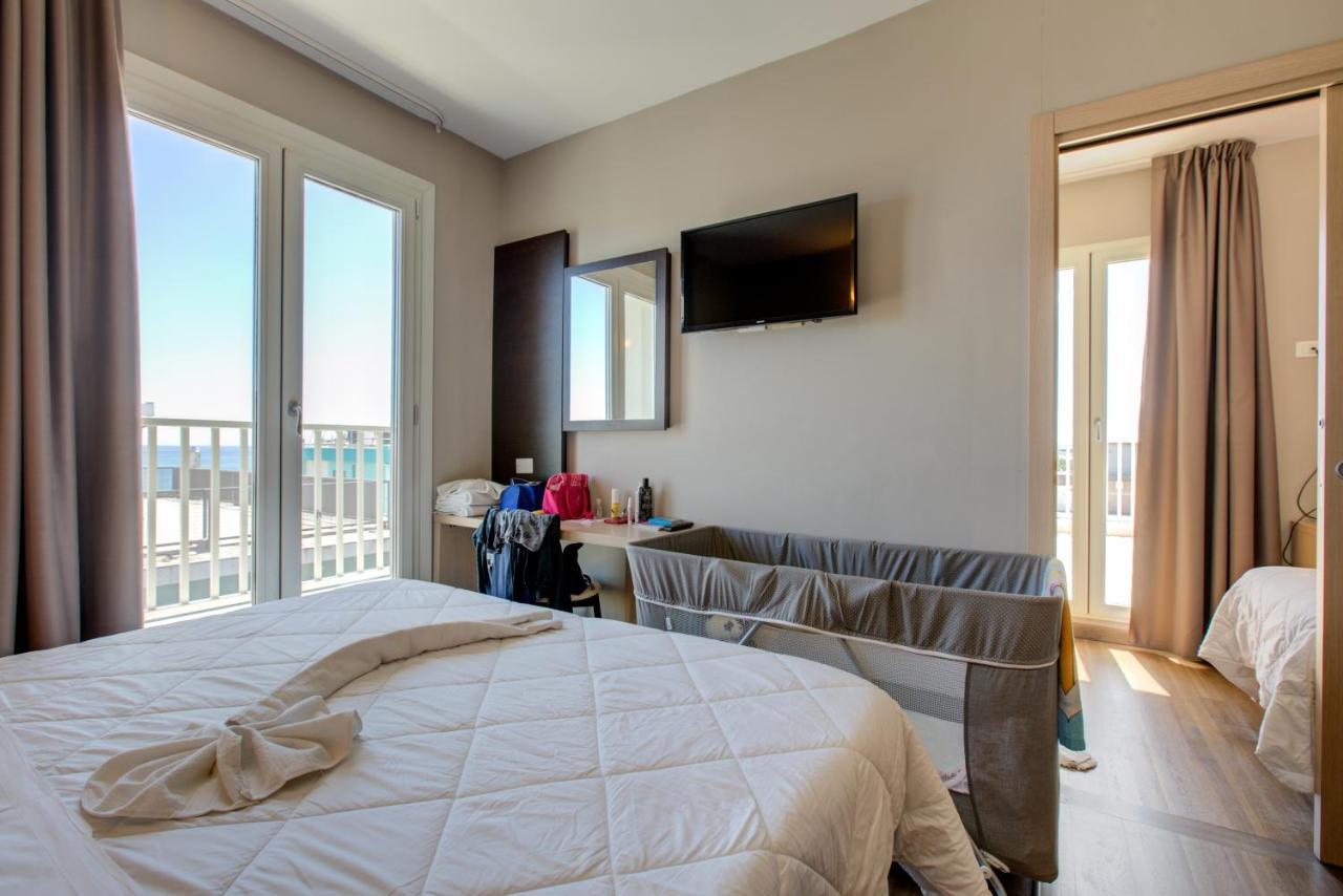 Hotel Aiglon Ρίμινι Εξωτερικό φωτογραφία