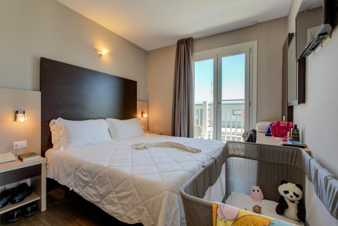 Hotel Aiglon Ρίμινι Εξωτερικό φωτογραφία