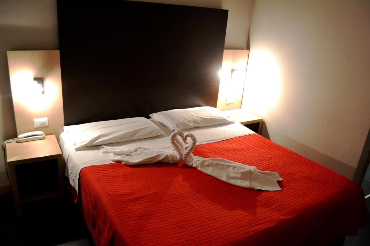 Hotel Aiglon Ρίμινι Εξωτερικό φωτογραφία