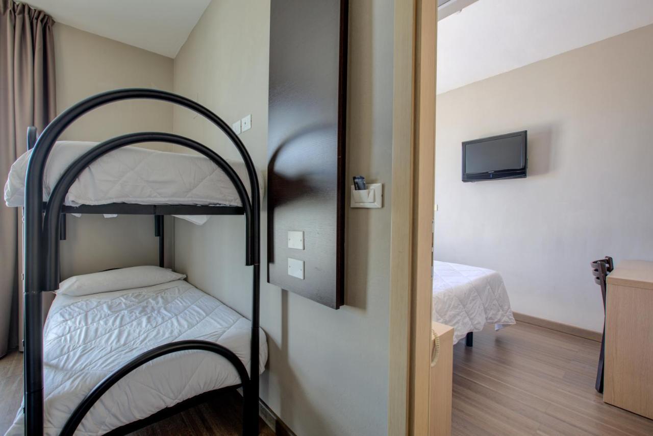 Hotel Aiglon Ρίμινι Εξωτερικό φωτογραφία