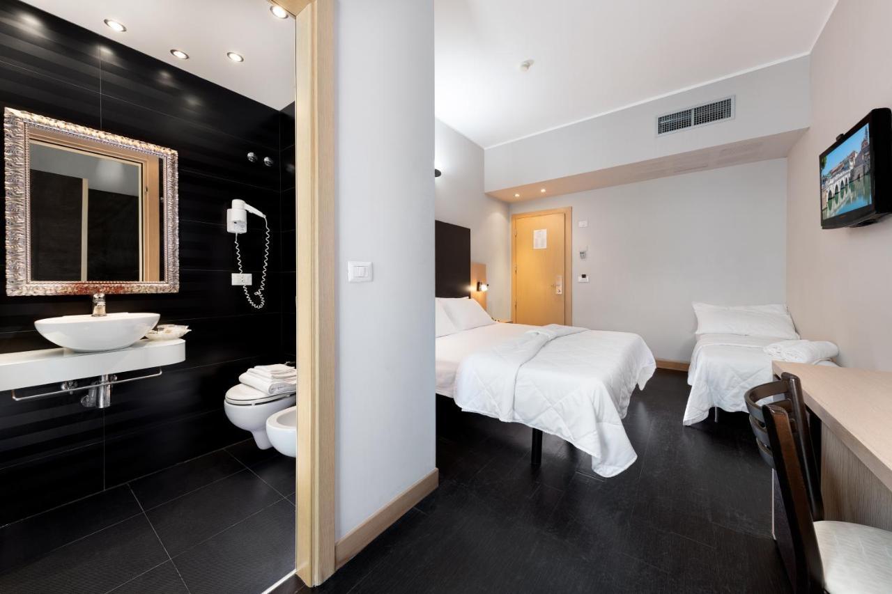 Hotel Aiglon Ρίμινι Εξωτερικό φωτογραφία