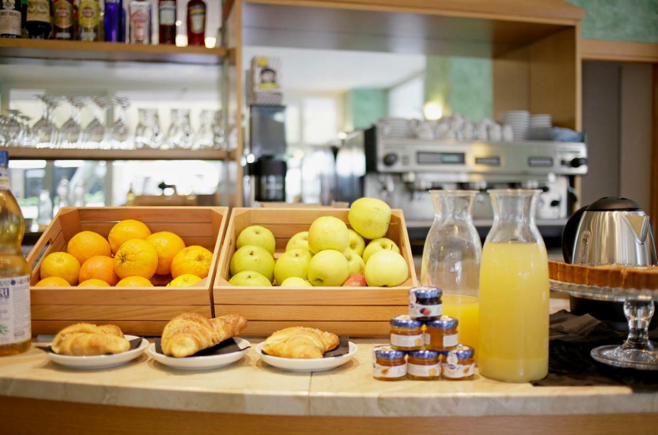 Hotel Aiglon Ρίμινι Εξωτερικό φωτογραφία